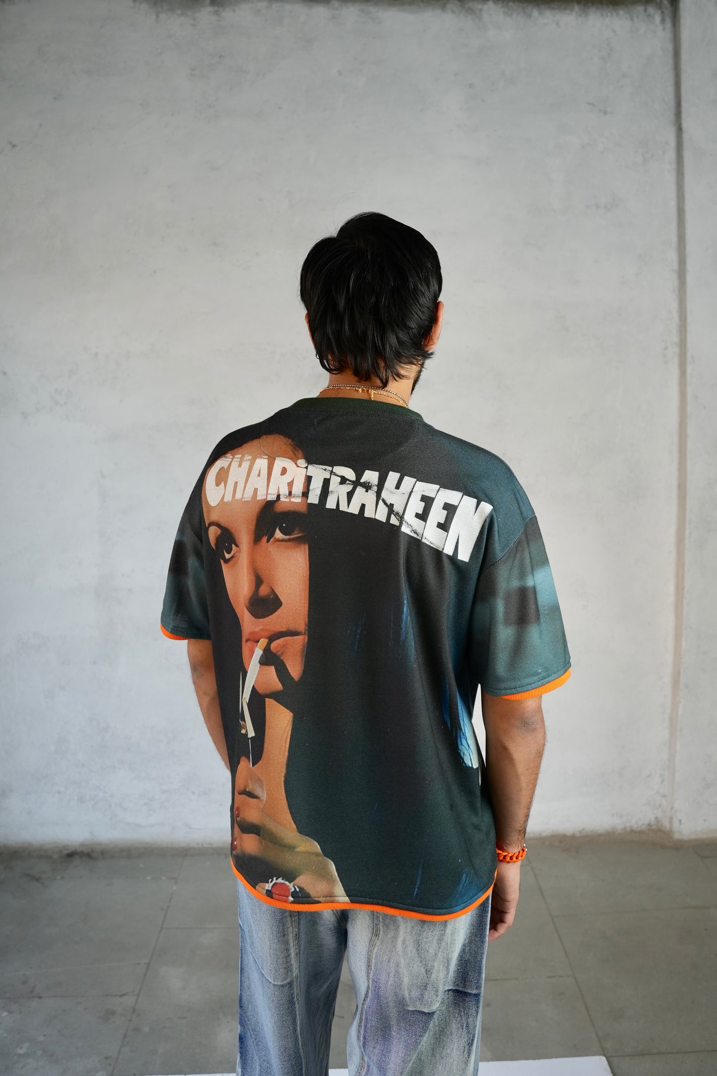 Charitraheen. RTW