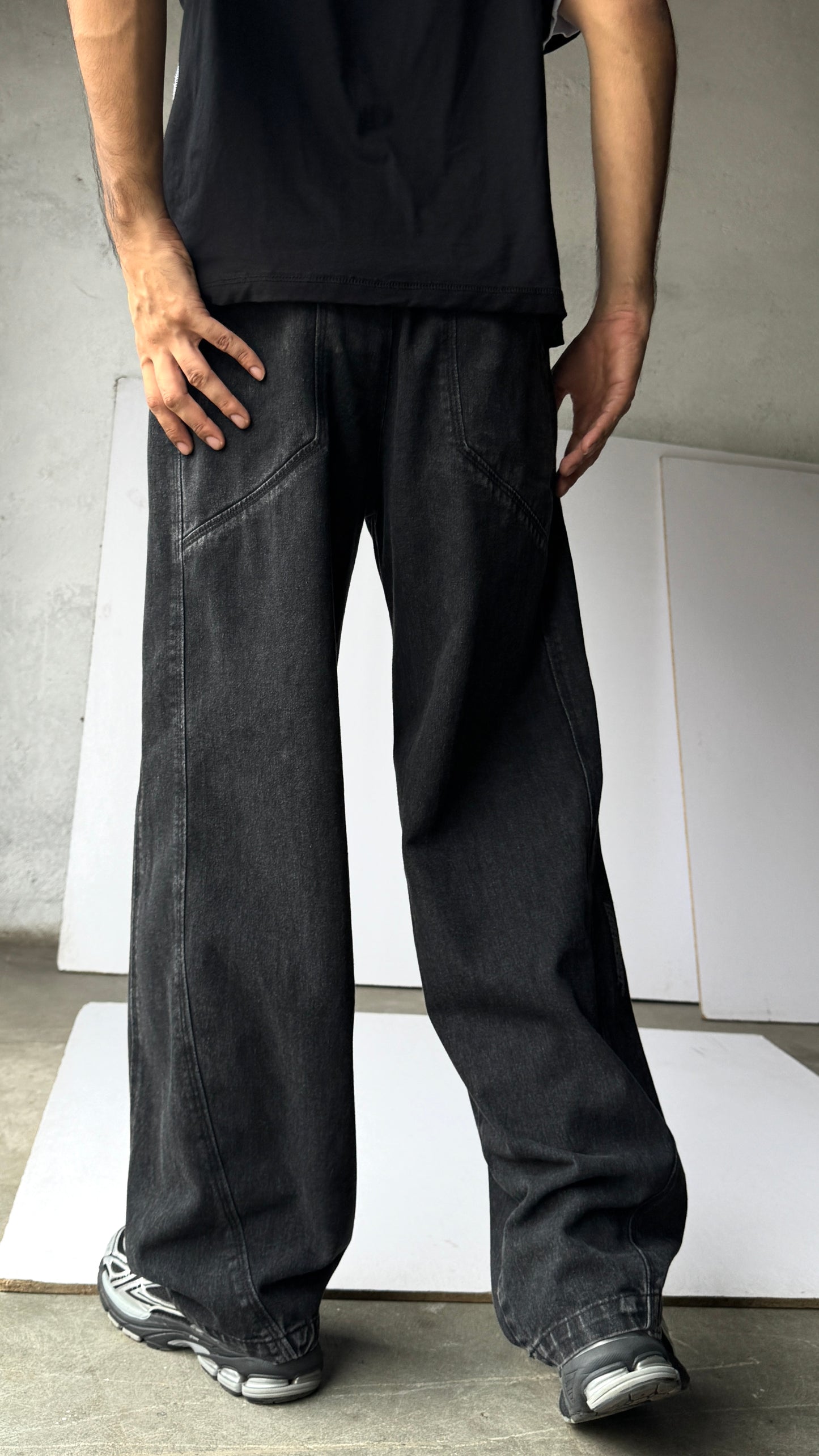 B4 Curved-Black - RTW