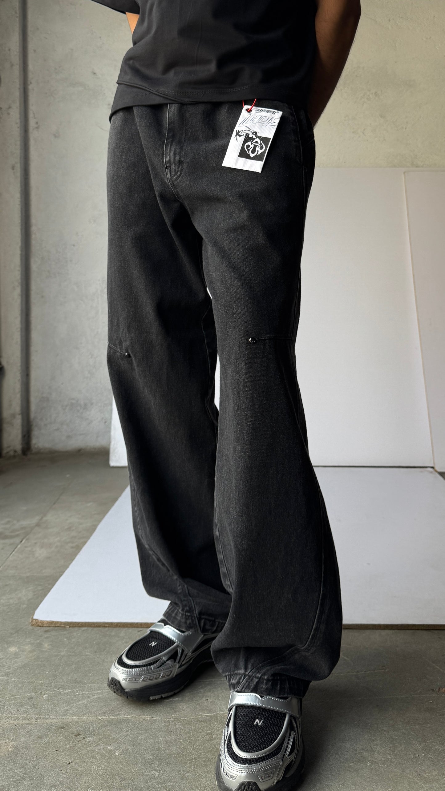 B4 Curved-Black - RTW