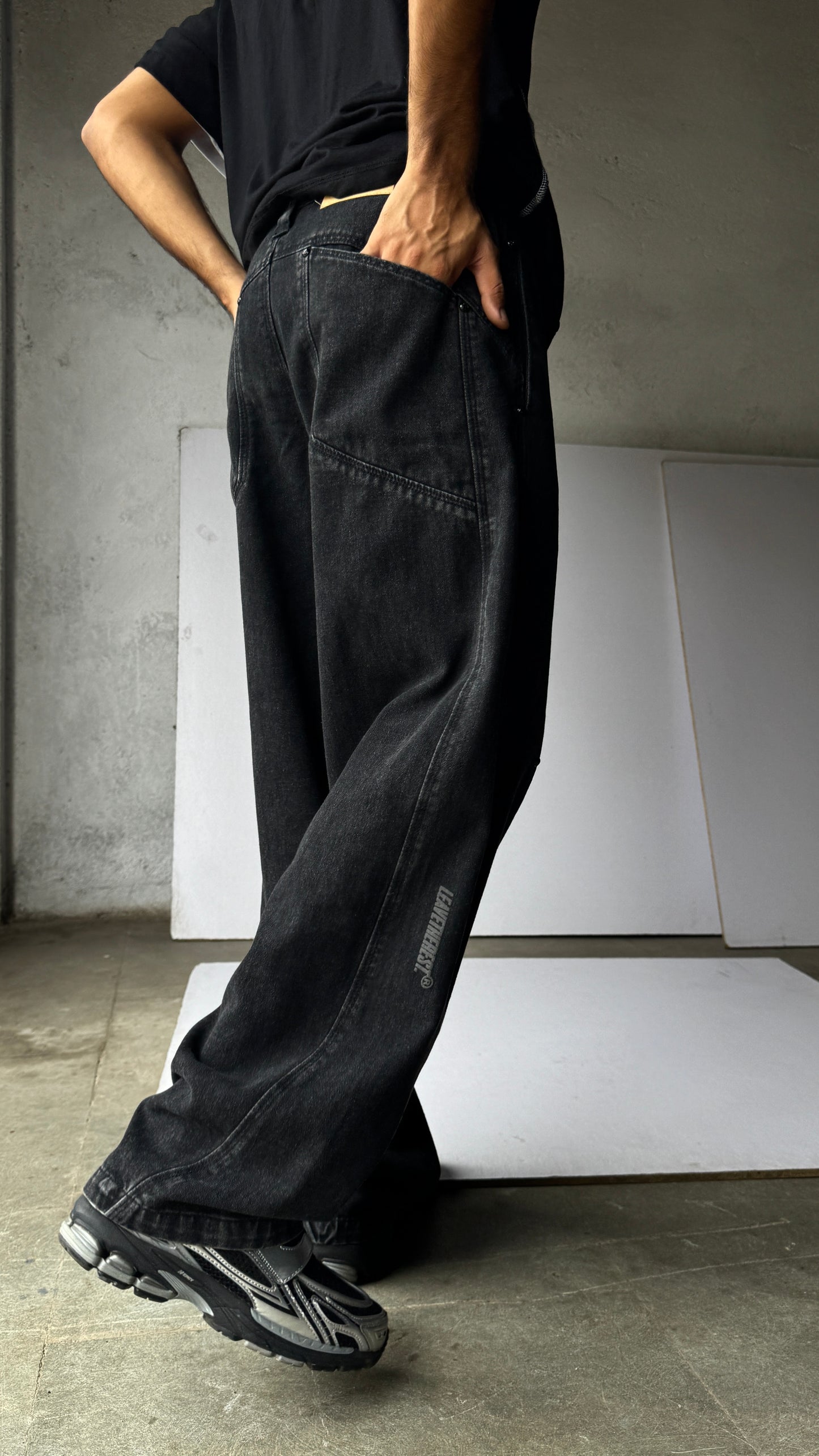 B4 Curved-Black - RTW
