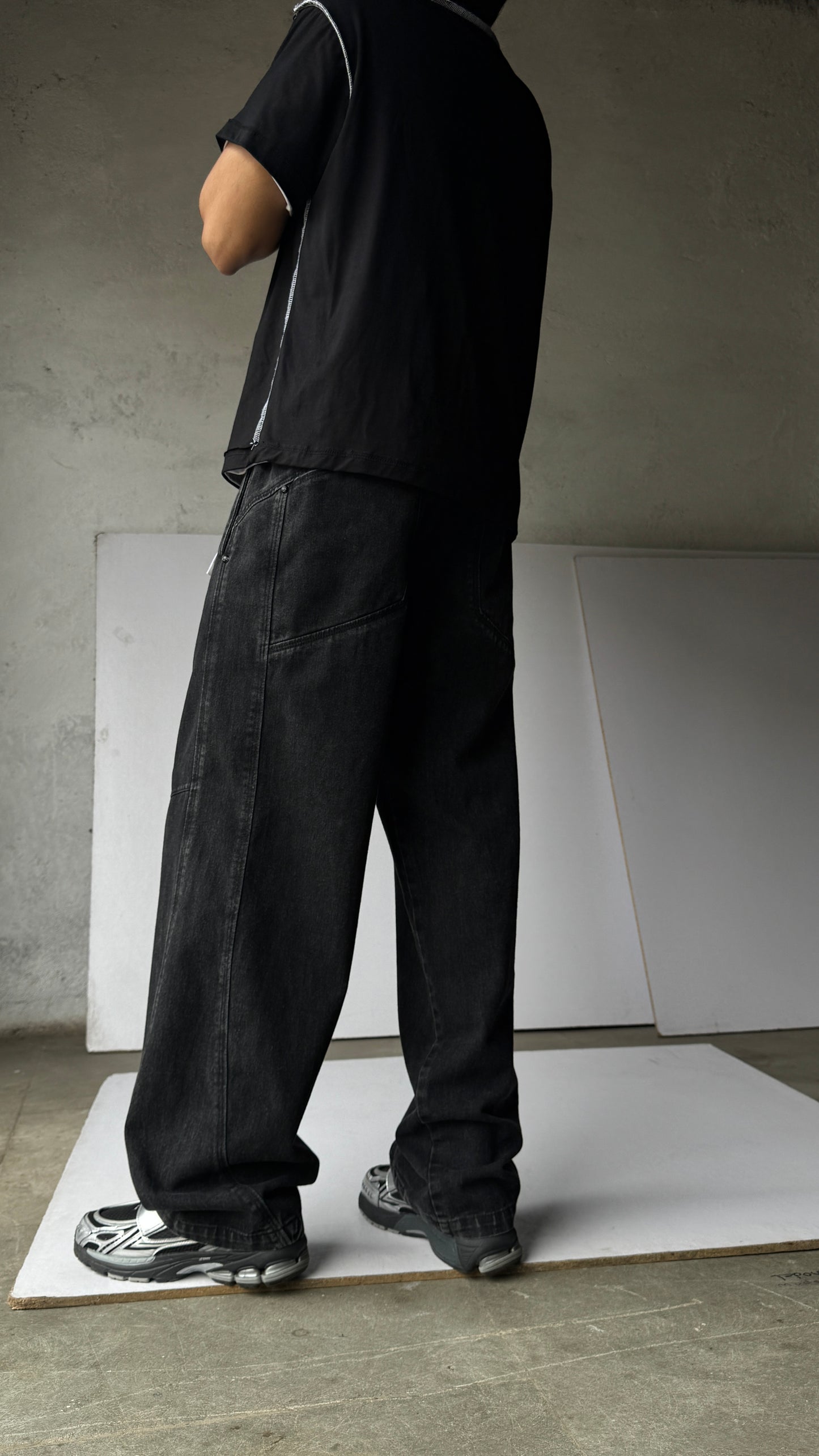 B4 Curved-Black - RTW