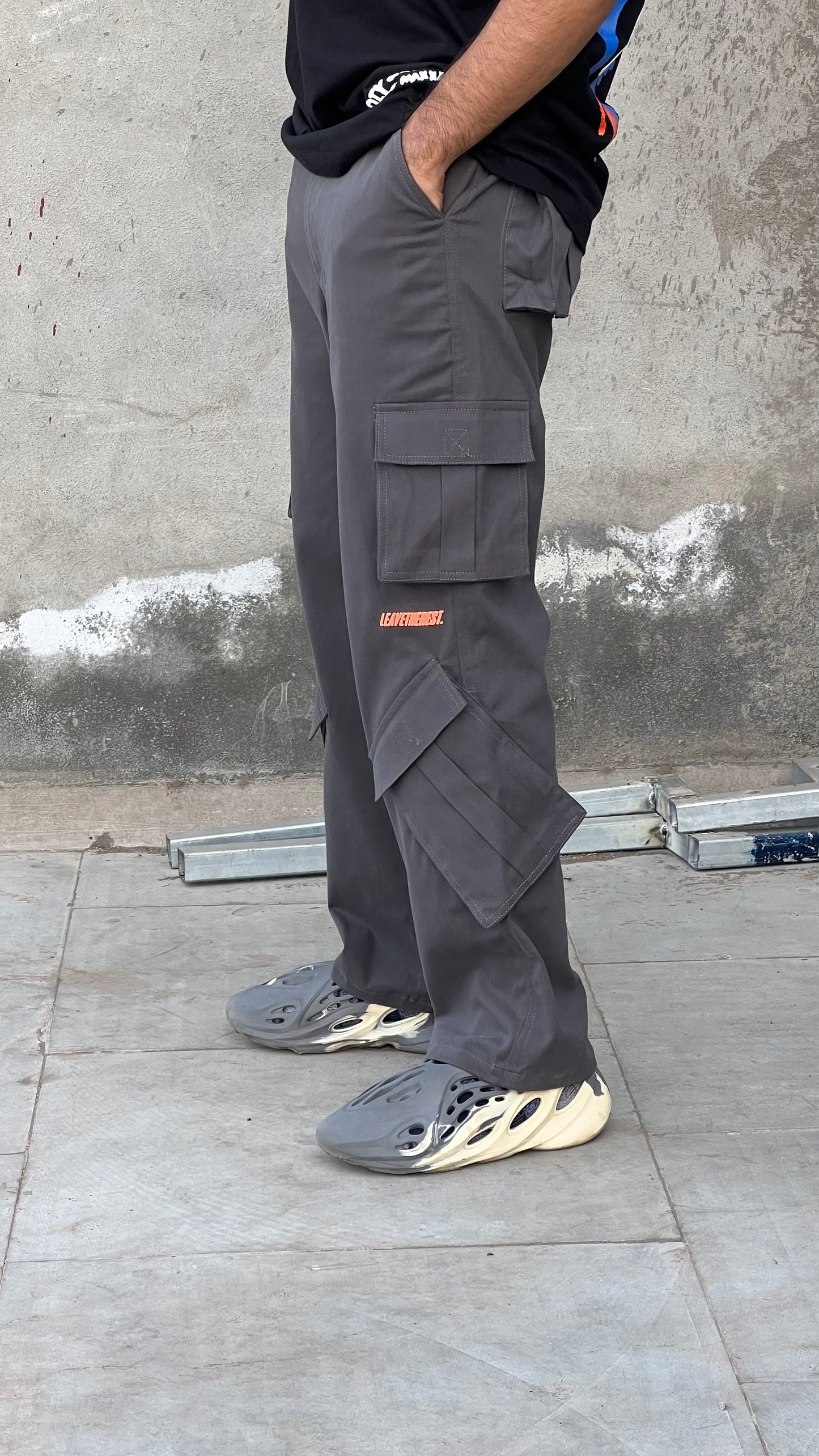 Graphite 8 pockets cargo sb. - leavetherest.