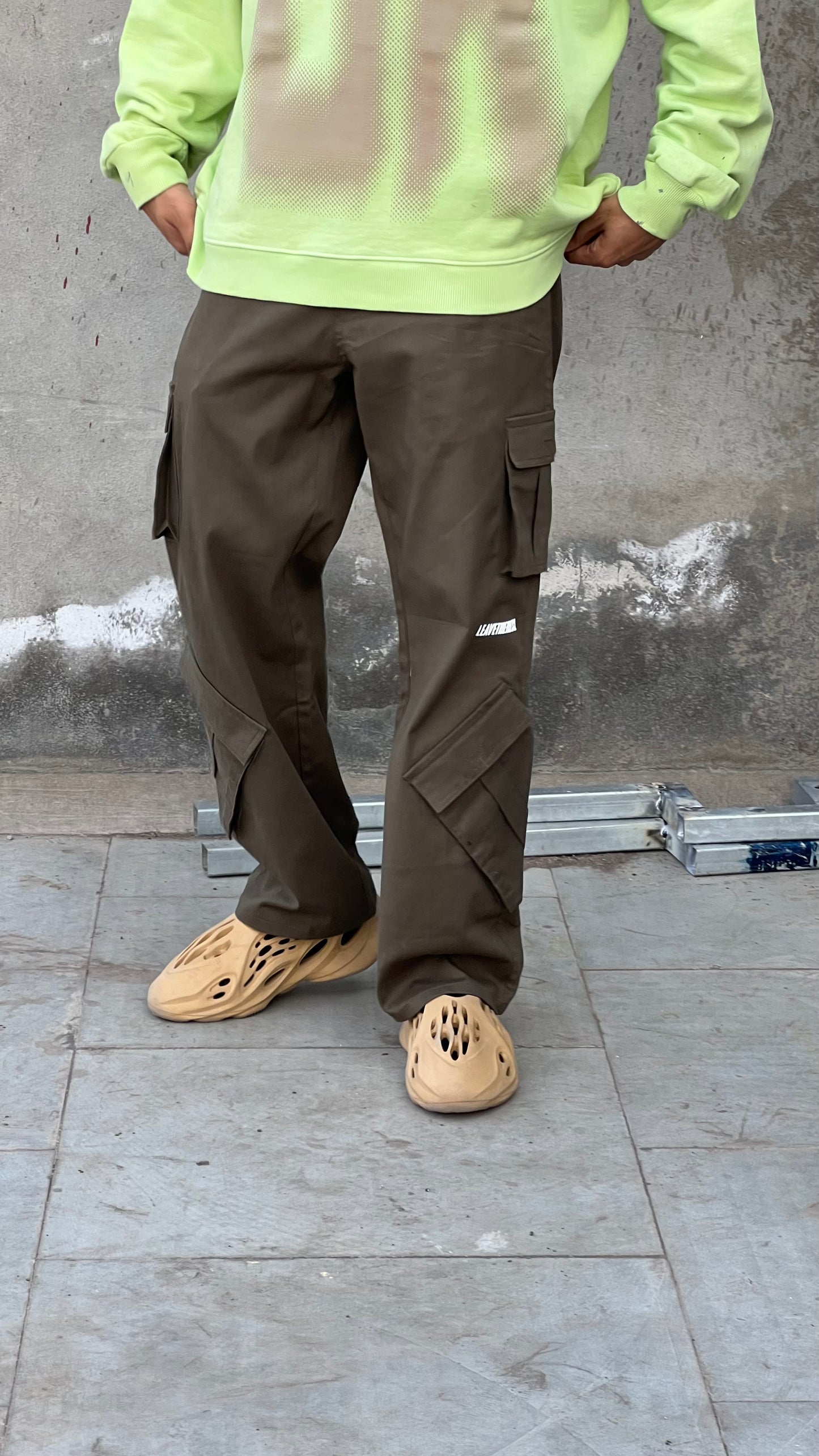 Army Green 8 pockets cargo sb. - leavetherest.
