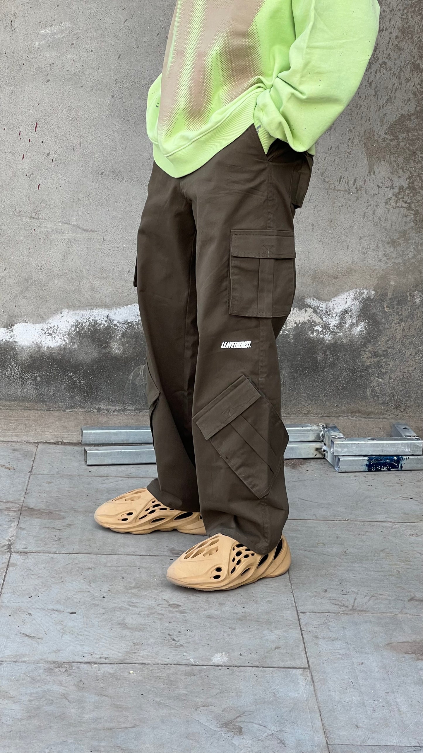 Army Green 8 pockets cargo sb. - leavetherest.