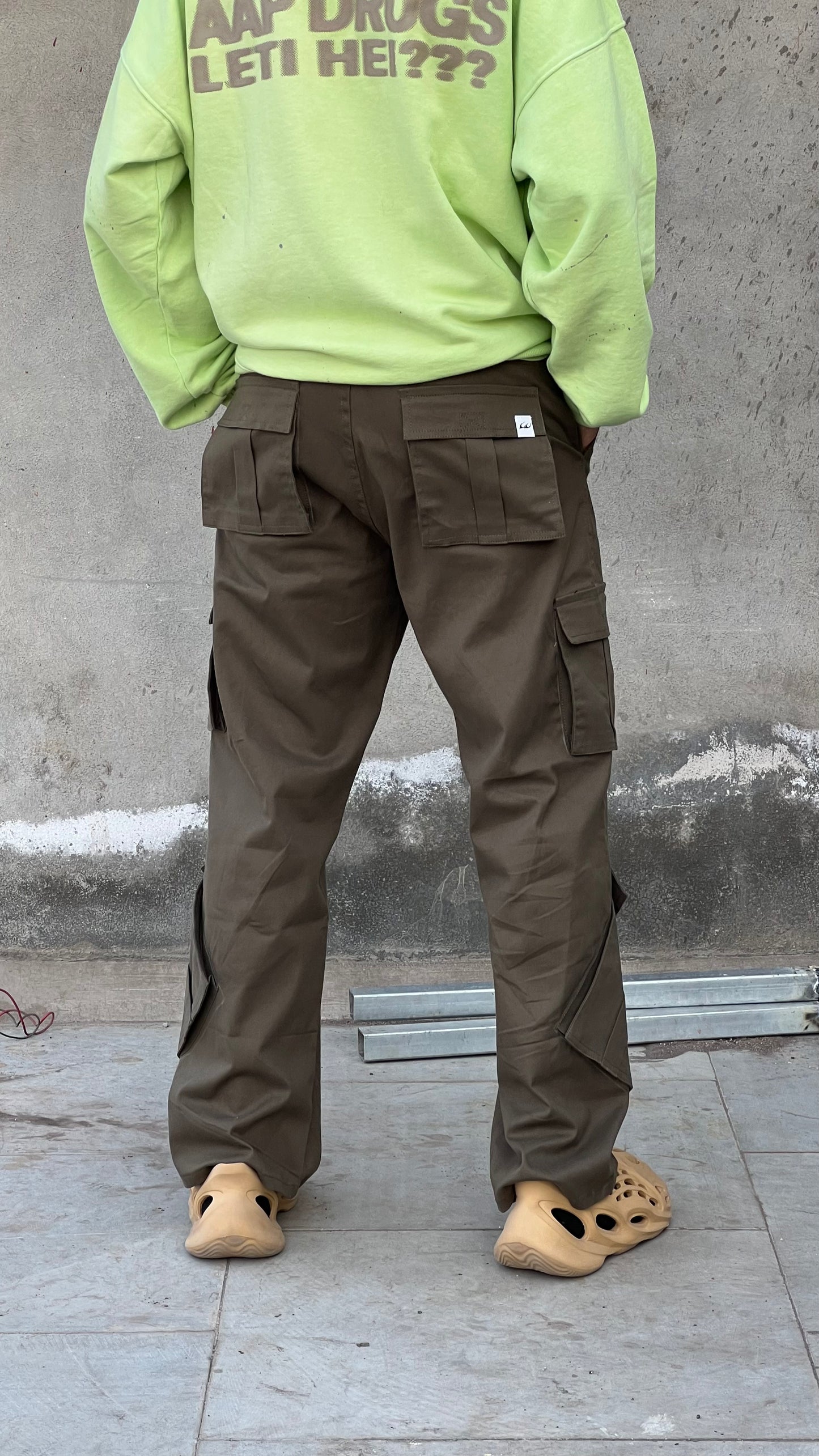 Army Green 8 pockets cargo sb. - leavetherest.